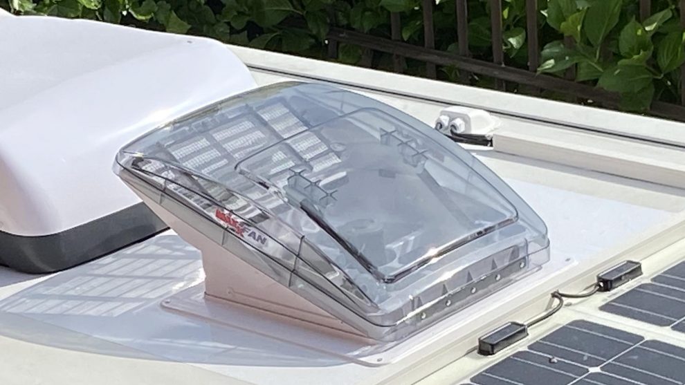 TEST – Skyroof with vent Maxxair Maxxfan Deluxe 